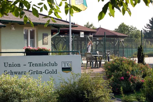 UTC schwarz-grün-gold Tennisanlage UTC schwarz-grün-gold Tennisanlage